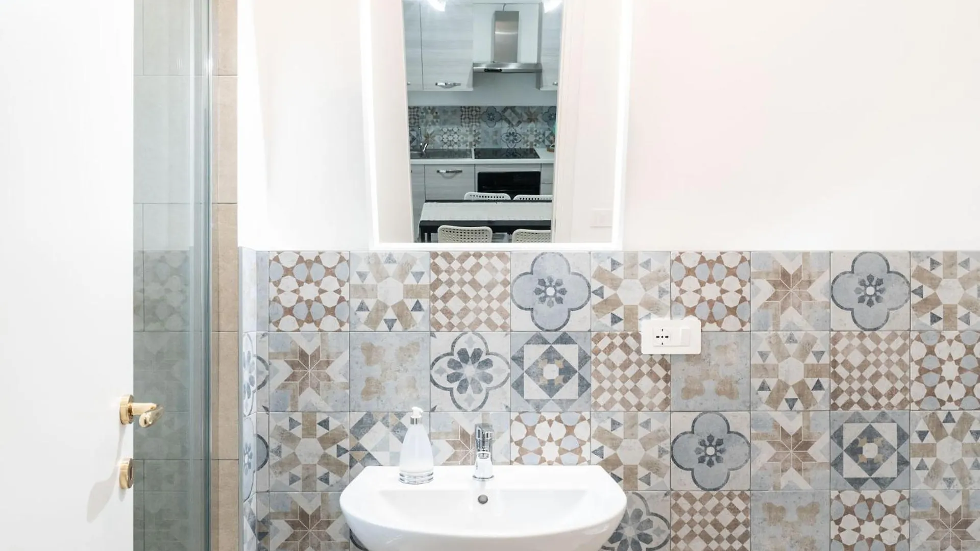 Bari Station Classic Apartment By Wonderful Italy